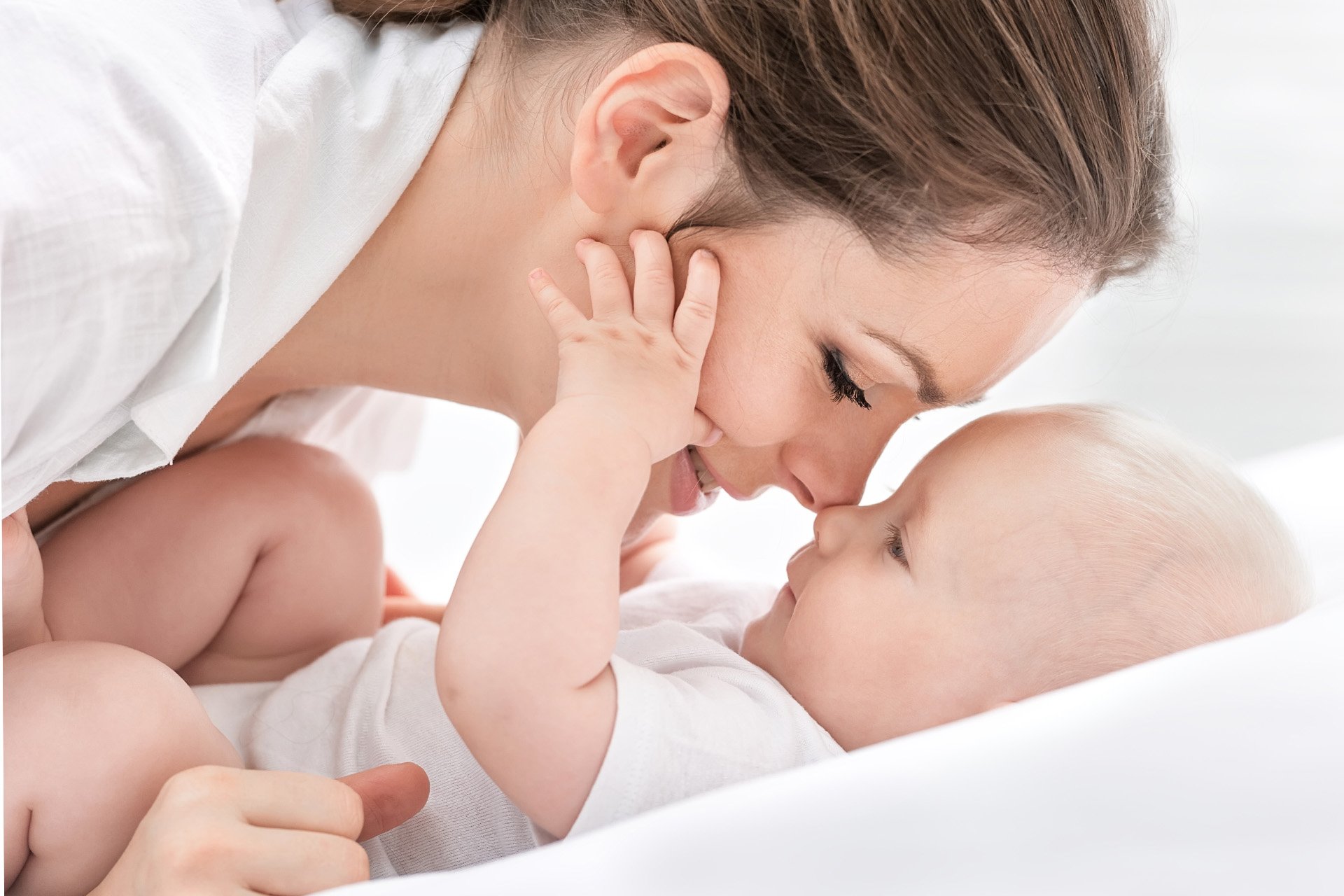 Mamá y su bebé cara a cara.
