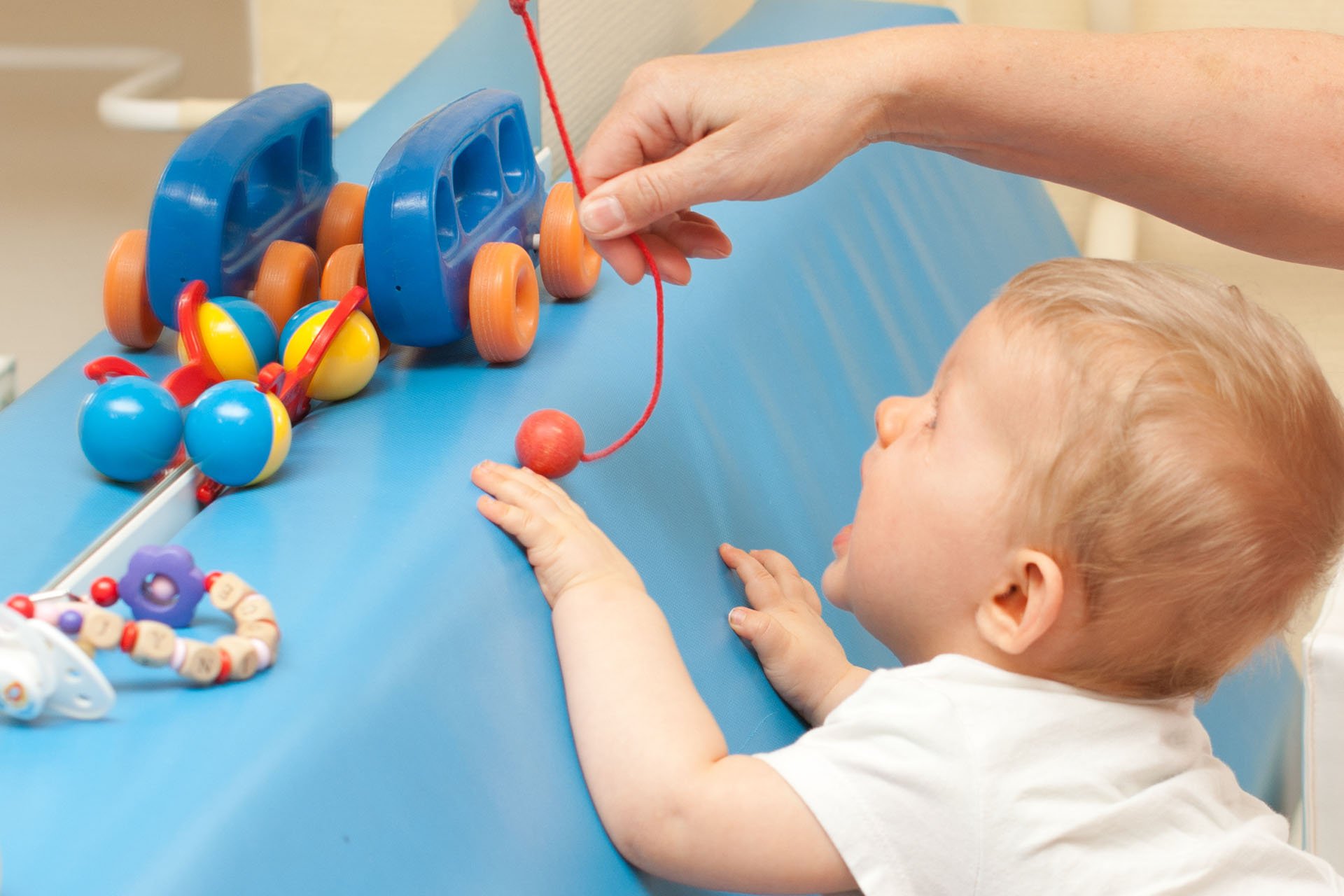Bebé jugando.