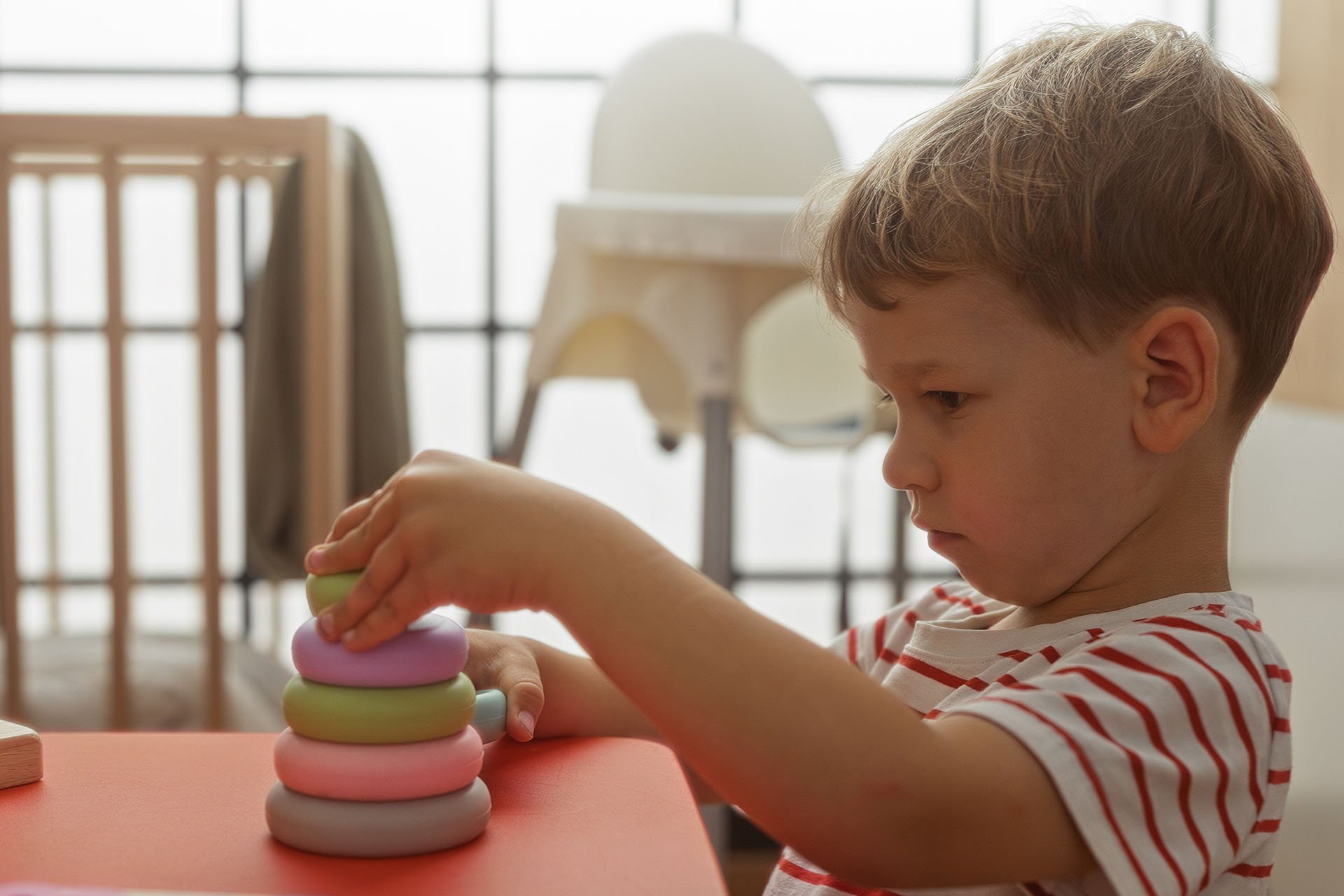 Niño jugando.