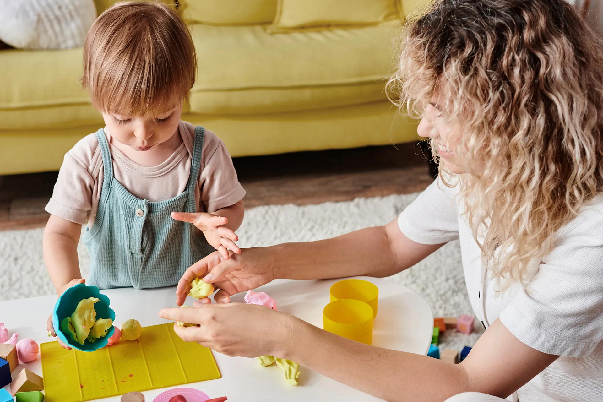 Mamá jugando con su bebé.