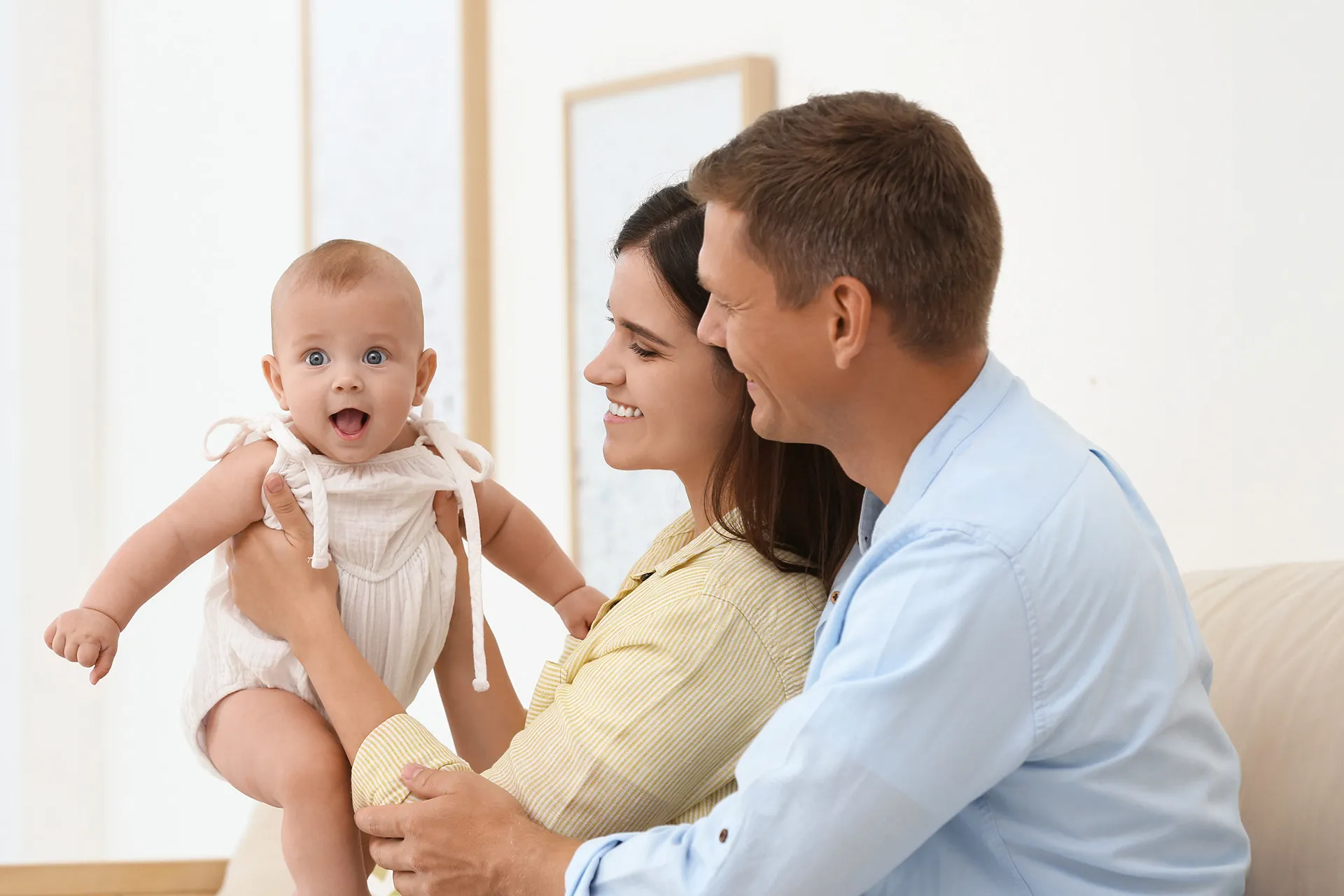 Papá, mamá y bebé.